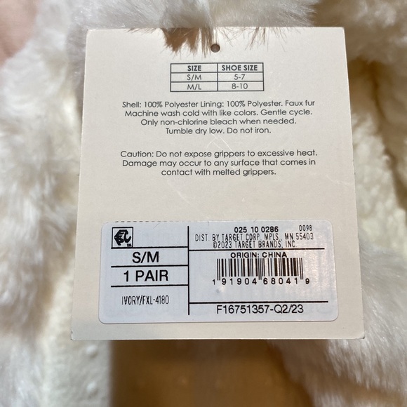 Pink heats nightie & NWT white fluffy slippers - Picture 8 of 8